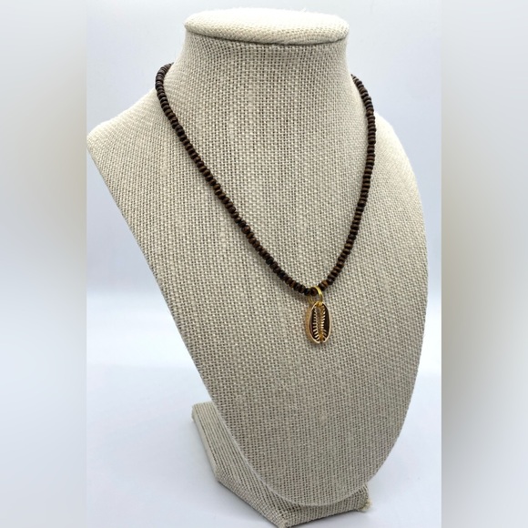 Brown Wood Beaded Necklace w/ Gold Seashell Charm Boho Y2K Preppy Festival - Picture 12 of 13